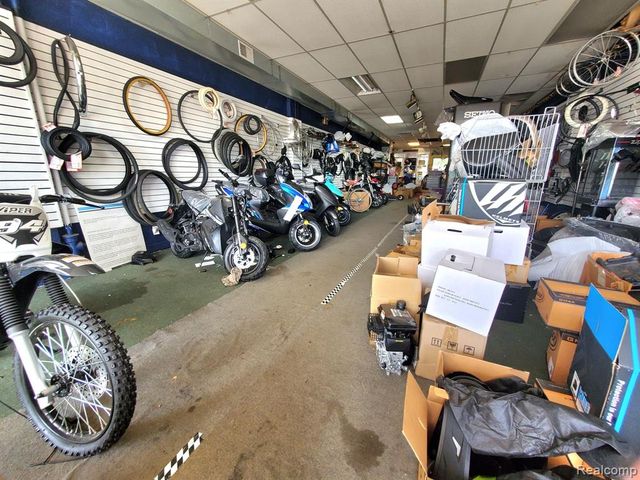 3123 S Wayne Road, Wayne, MI 48184