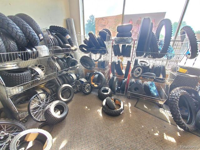 3123 S Wayne Road, Wayne, MI 48184