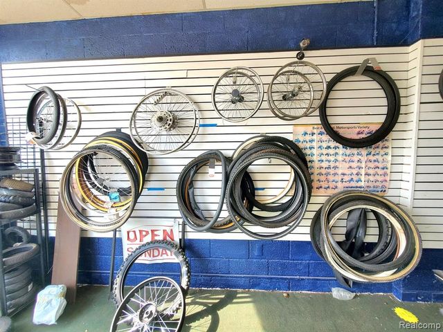 3123 S Wayne Road, Wayne, MI 48184