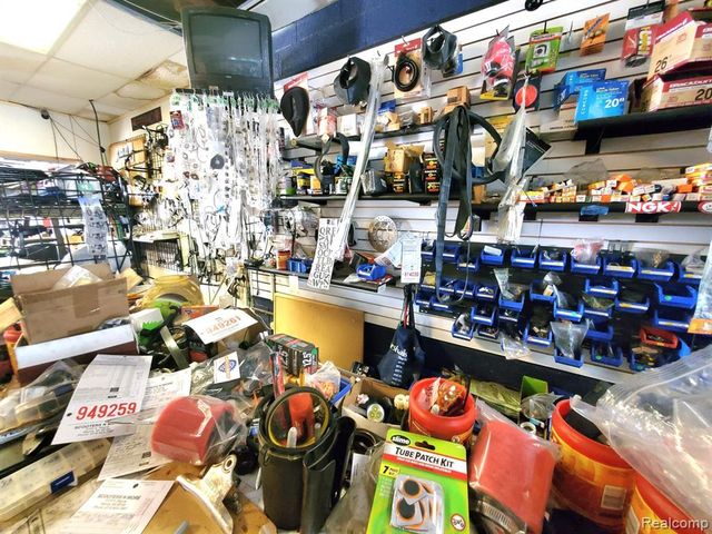 3123 S Wayne Road, Wayne, MI 48184