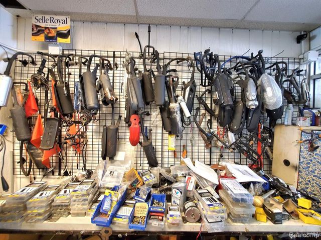 3123 S Wayne Road, Wayne, MI 48184