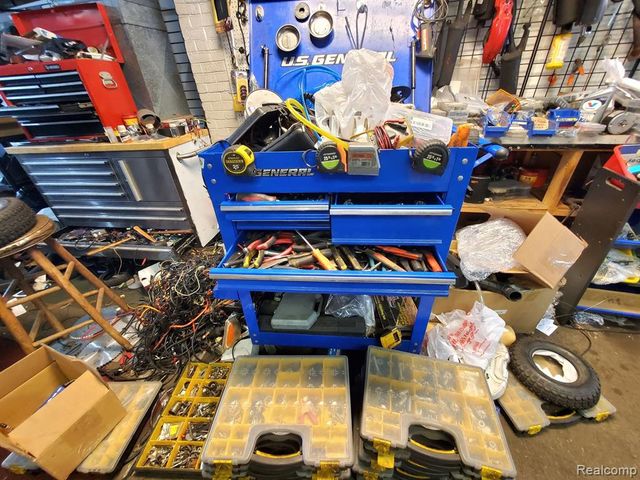 3123 S Wayne Road, Wayne, MI 48184