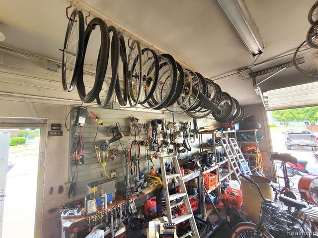 3123 S Wayne Road, Wayne, MI 48184