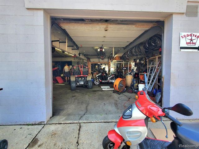 3123 S Wayne Road, Wayne, MI 48184