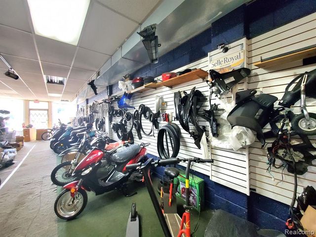 3123 S Wayne Road, Wayne, MI 48184