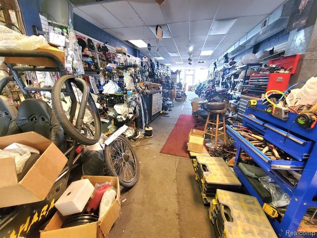 3123 S Wayne Road, Wayne, MI 48184