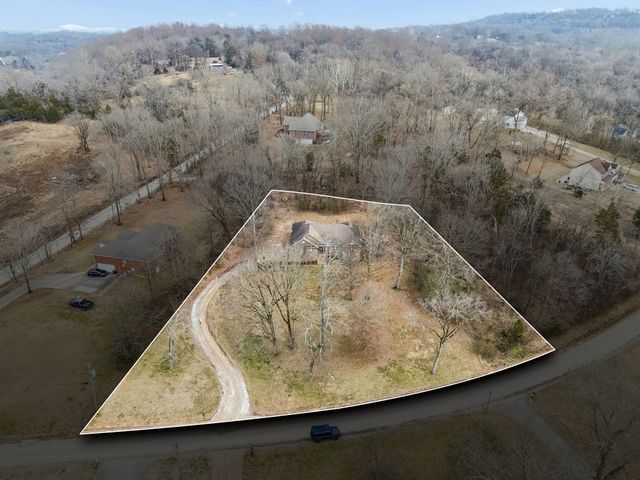 1676 Center Star Rd, Columbia, TN 38401