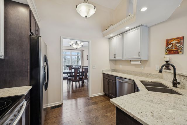 1676 Center Star Rd, Columbia, TN 38401