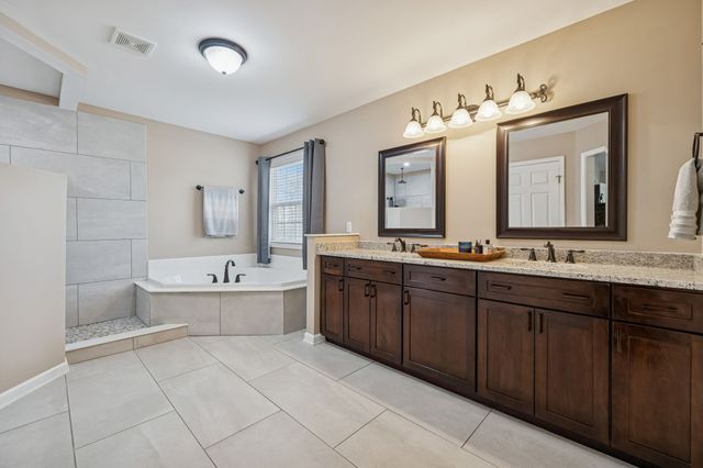 1676 Center Star Rd, Columbia, TN 38401