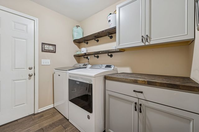 1676 Center Star Rd, Columbia, TN 38401