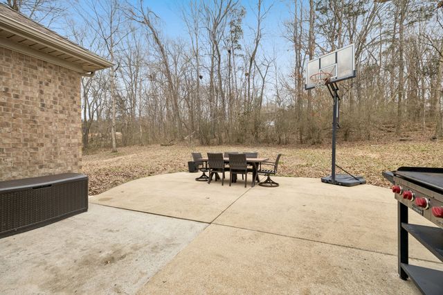 1676 Center Star Rd, Columbia, TN 38401