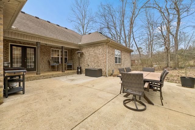 1676 Center Star Rd, Columbia, TN 38401