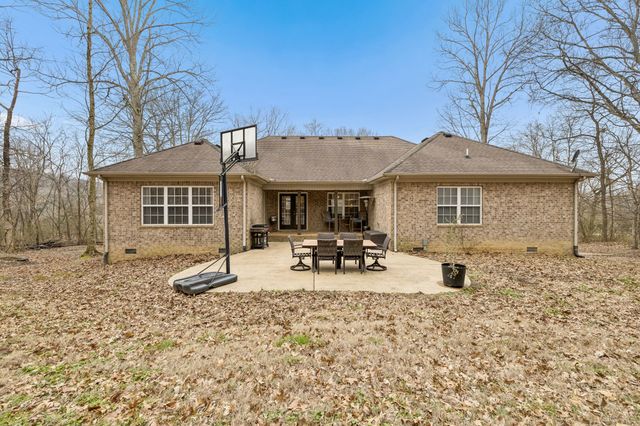 1676 Center Star Rd, Columbia, TN 38401