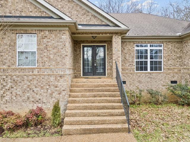 1676 Center Star Rd, Columbia, TN 38401