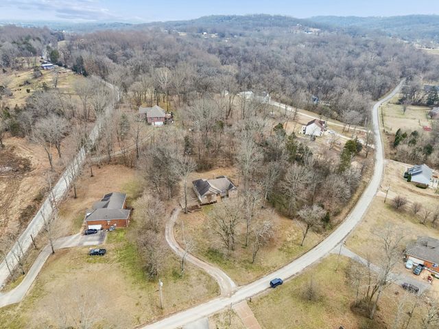 1676 Center Star Rd, Columbia, TN 38401