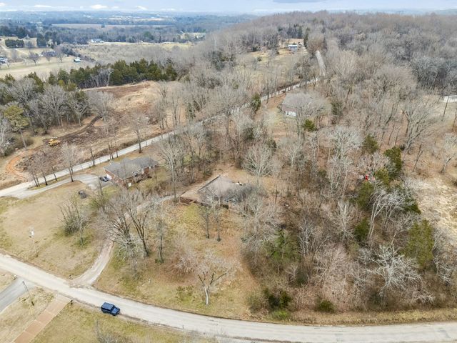 1676 Center Star Rd, Columbia, TN 38401