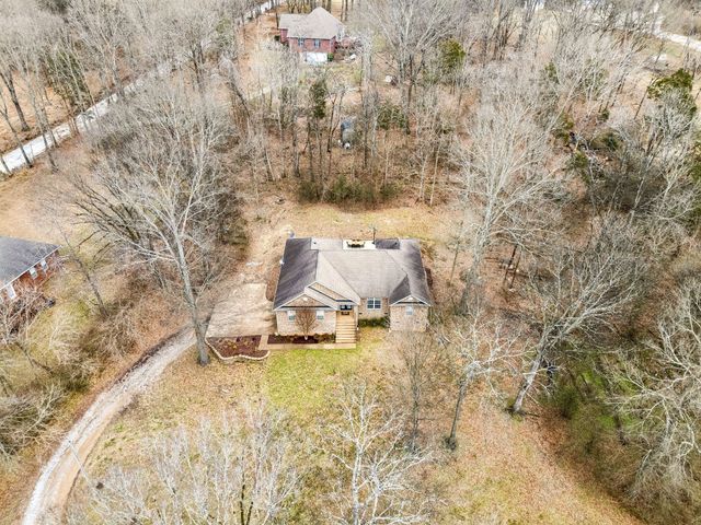 1676 Center Star Rd, Columbia, TN 38401