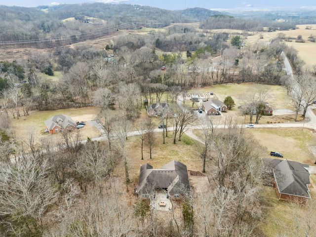 1676 Center Star Rd, Columbia, TN 38401