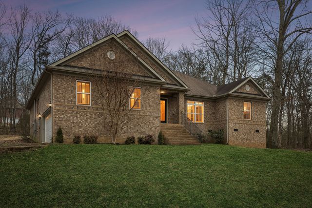 1676 Center Star Rd, Columbia, TN 38401