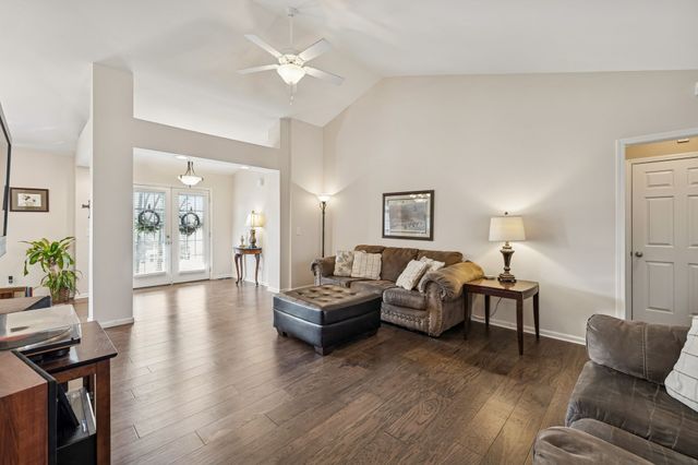 1676 Center Star Rd, Columbia, TN 38401