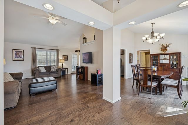 1676 Center Star Rd, Columbia, TN 38401