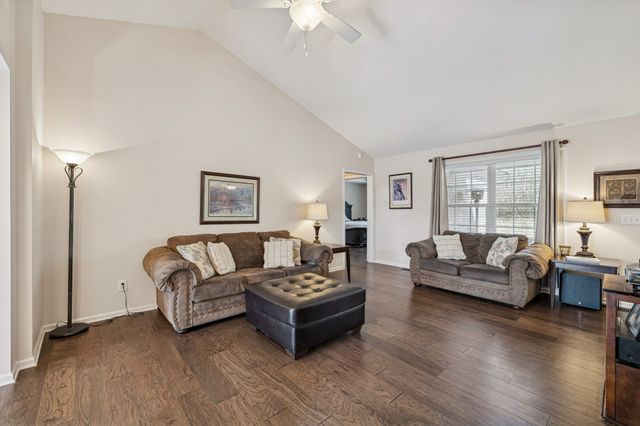 1676 Center Star Rd, Columbia, TN 38401