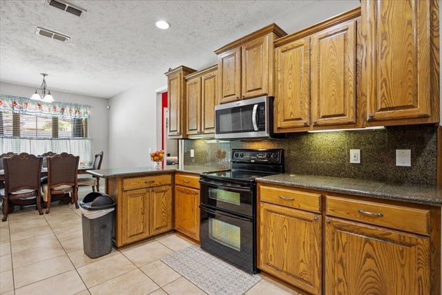 3 Chase Creek Drive, Henderson, TX 75652