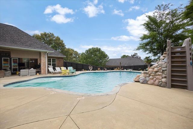 3 Chase Creek Drive, Henderson, TX 75652