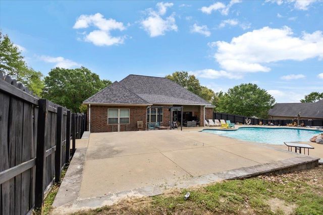 3 Chase Creek Drive, Henderson, TX 75652