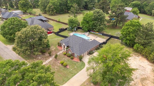 3 Chase Creek Drive, Henderson, TX 75652