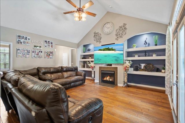 3 Chase Creek Drive, Henderson, TX 75652