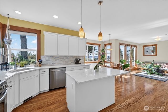 12295 15th Avenue SW, Burien, WA 98146