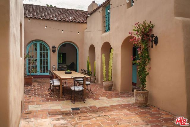 2414 4th Avenue, Los Angeles, CA 90018