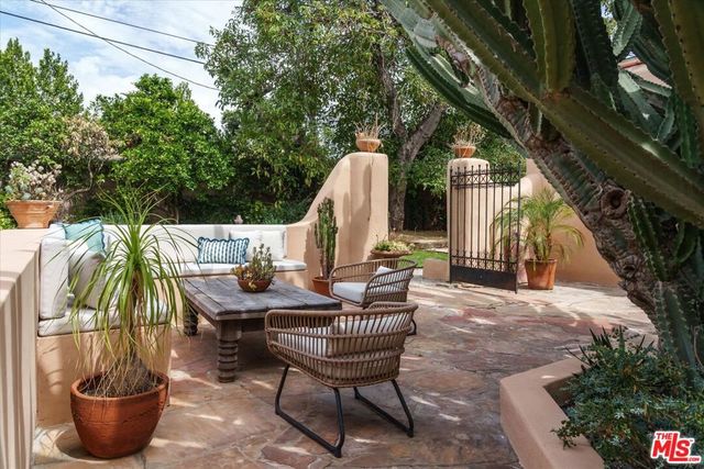 2414 4th Avenue, Los Angeles, CA 90018