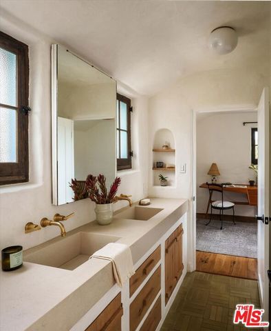 2414 4th Avenue, Los Angeles, CA 90018