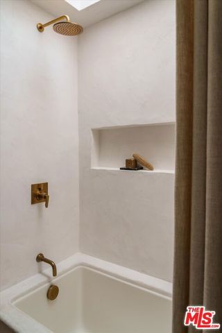 2414 4th Avenue, Los Angeles, CA 90018