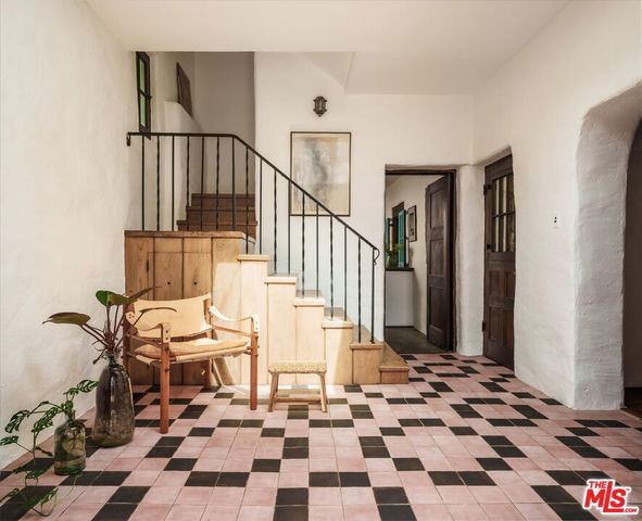 2414 4th Avenue, Los Angeles, CA 90018