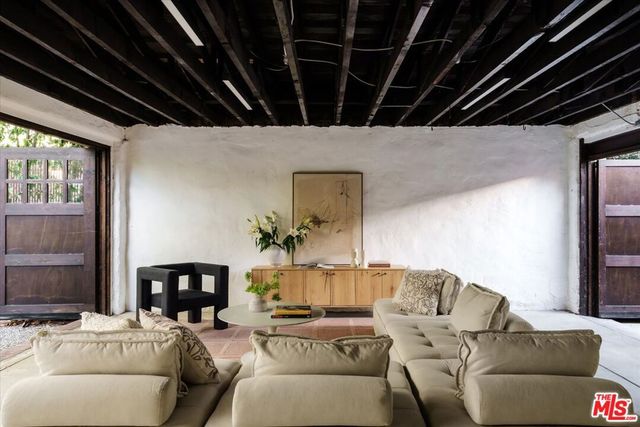 2414 4th Avenue, Los Angeles, CA 90018