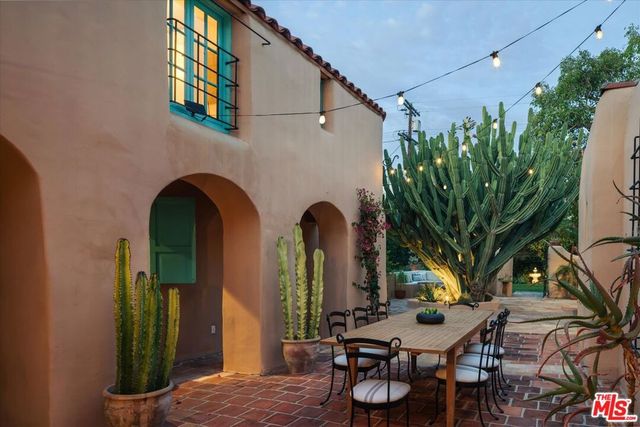 2414 4th Avenue, Los Angeles, CA 90018