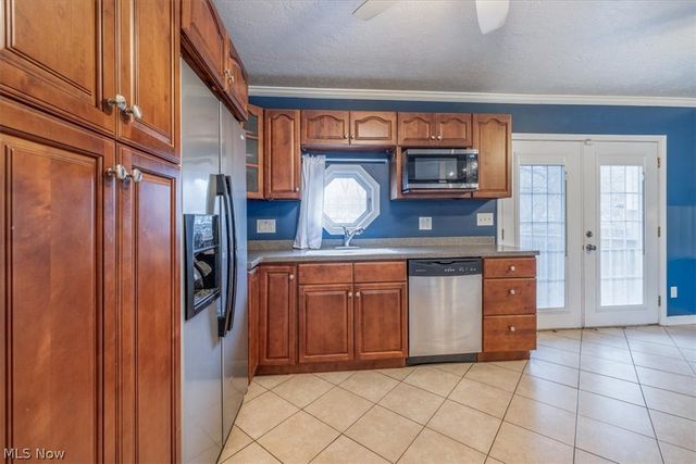 8201 Royalview Drive, Parma, OH 44129