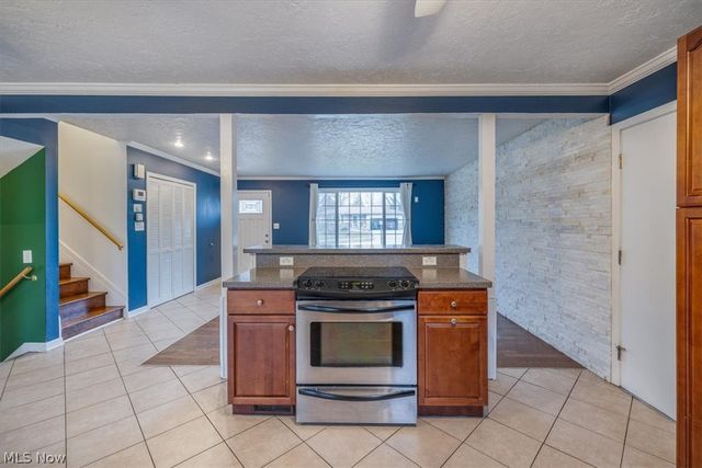 8201 Royalview Drive, Parma, OH 44129