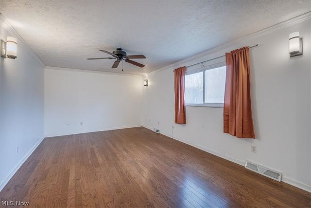 8201 Royalview Drive, Parma, OH 44129