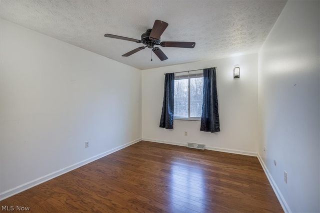 8201 Royalview Drive, Parma, OH 44129