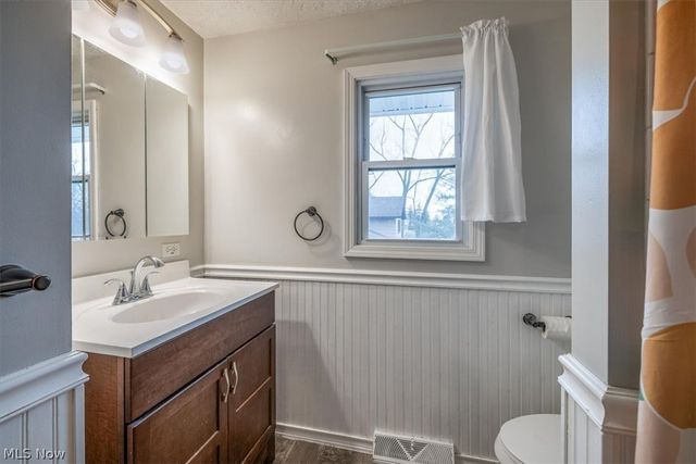 8201 Royalview Drive, Parma, OH 44129