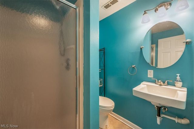 8201 Royalview Drive, Parma, OH 44129