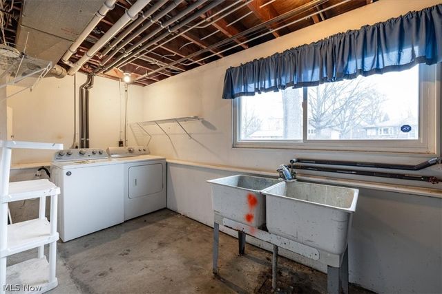 8201 Royalview Drive, Parma, OH 44129