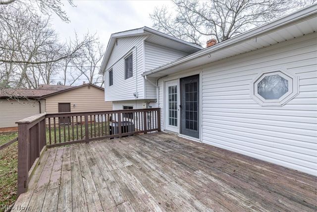 8201 Royalview Drive, Parma, OH 44129