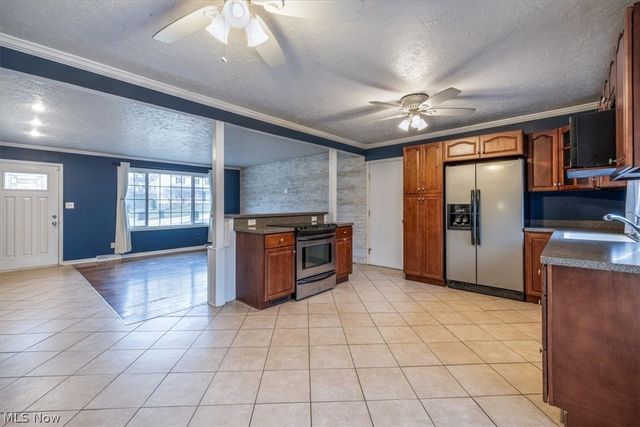 8201 Royalview Drive, Parma, OH 44129