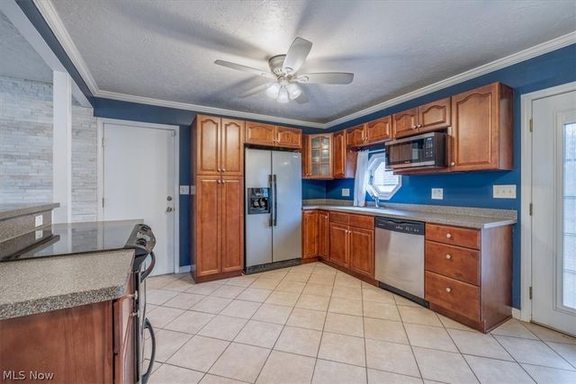 8201 Royalview Drive, Parma, OH 44129