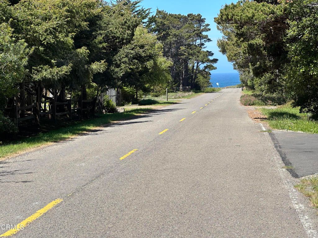 Image 3 of property listing at 33031 Jefferson Way, Fort Bragg, CA 95437